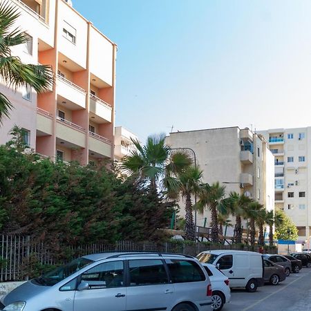 1 Bedroom Apartment With Fast Internet And Sea View Balcony In Durrës Esterno foto