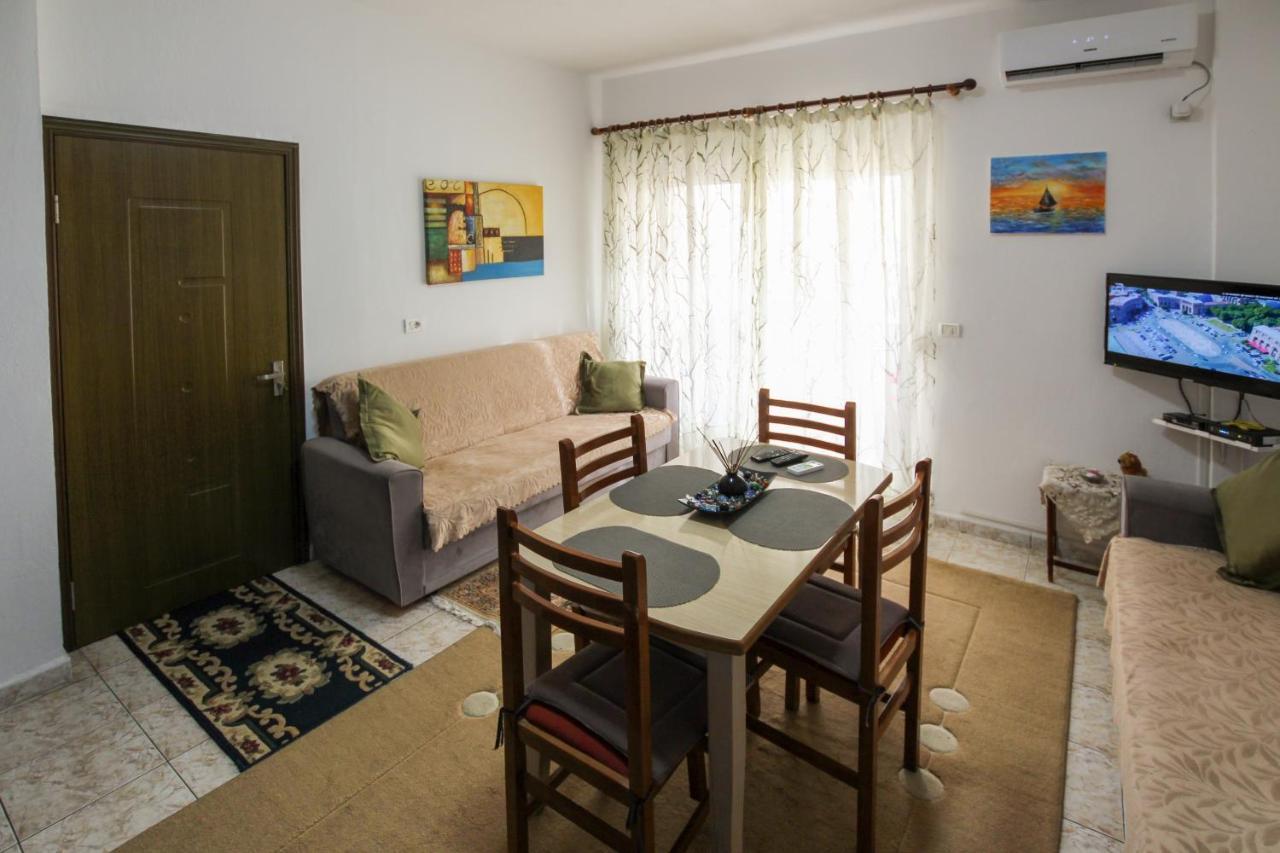 1 Bedroom Apartment With Fast Internet And Sea View Balcony In Durrës Esterno foto