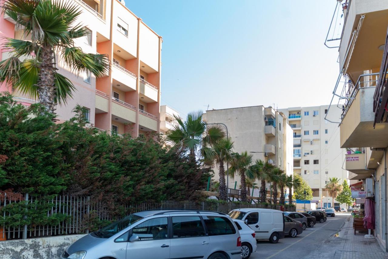 1 Bedroom Apartment With Fast Internet And Sea View Balcony In Durrës Esterno foto